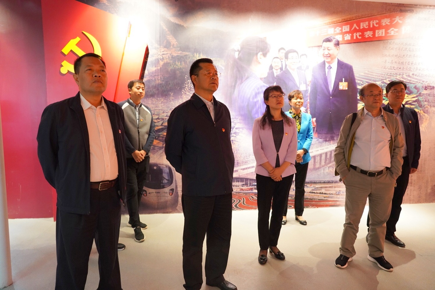 集團公司開展“不忘初心、牢記使命”主題黨日活動 <br/> — 參觀主題教育檔案文獻展