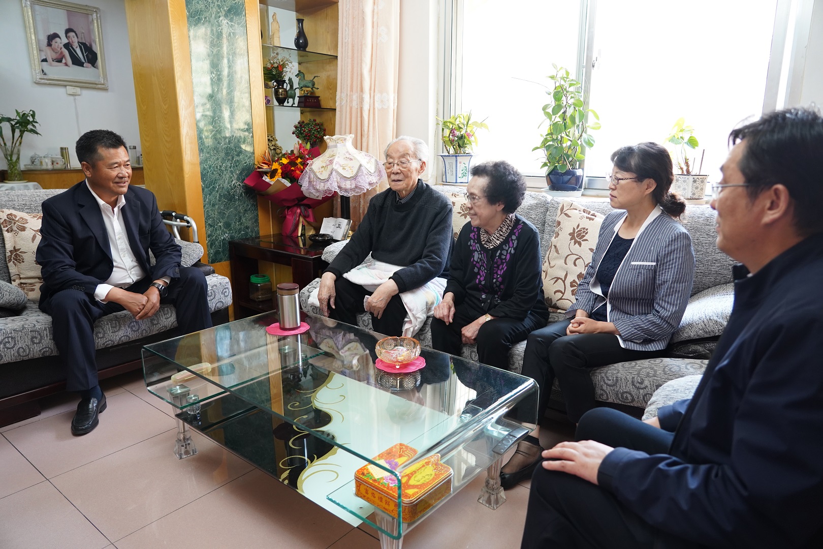 集團公司領(lǐng)導走訪慰問老干部