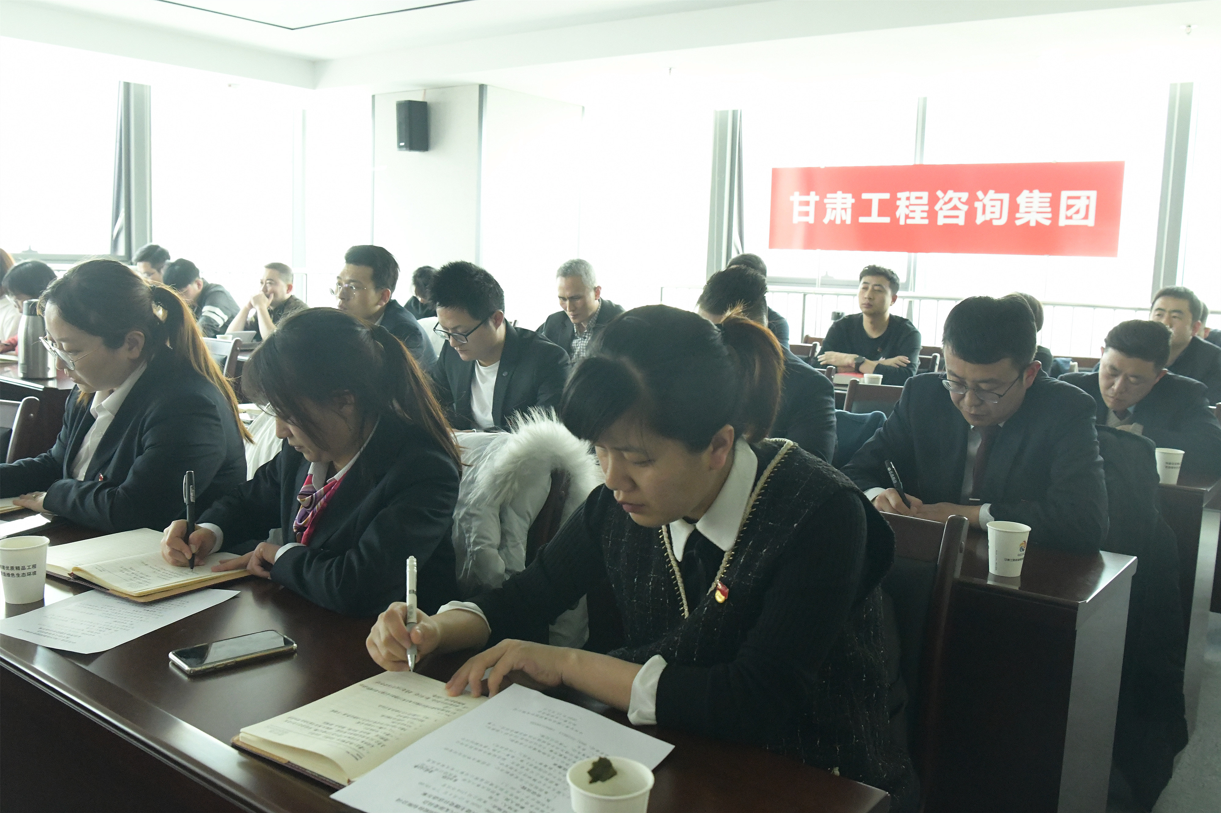 集團(tuán)基層黨支部開展結(jié)對共建活動(dòng)  <br/>  馬明宣講黨的十九屆五中全會(huì)精神